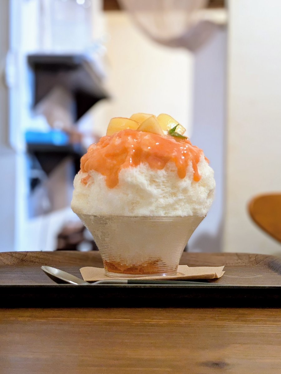 love_kakigoori's tweet image. 【 #根っこ 】№.215
🍧#桃
🐸#かき氷2025
📍滋賀 石山
2025年8月

2年ぶり？くらいの訪問
完全予約制になったそうでなんとか予約とれました✨
以前より舌触りが良くなった氷に桃のソースがたっぷり🍑濃厚なカスタードがめちゃ美味しい