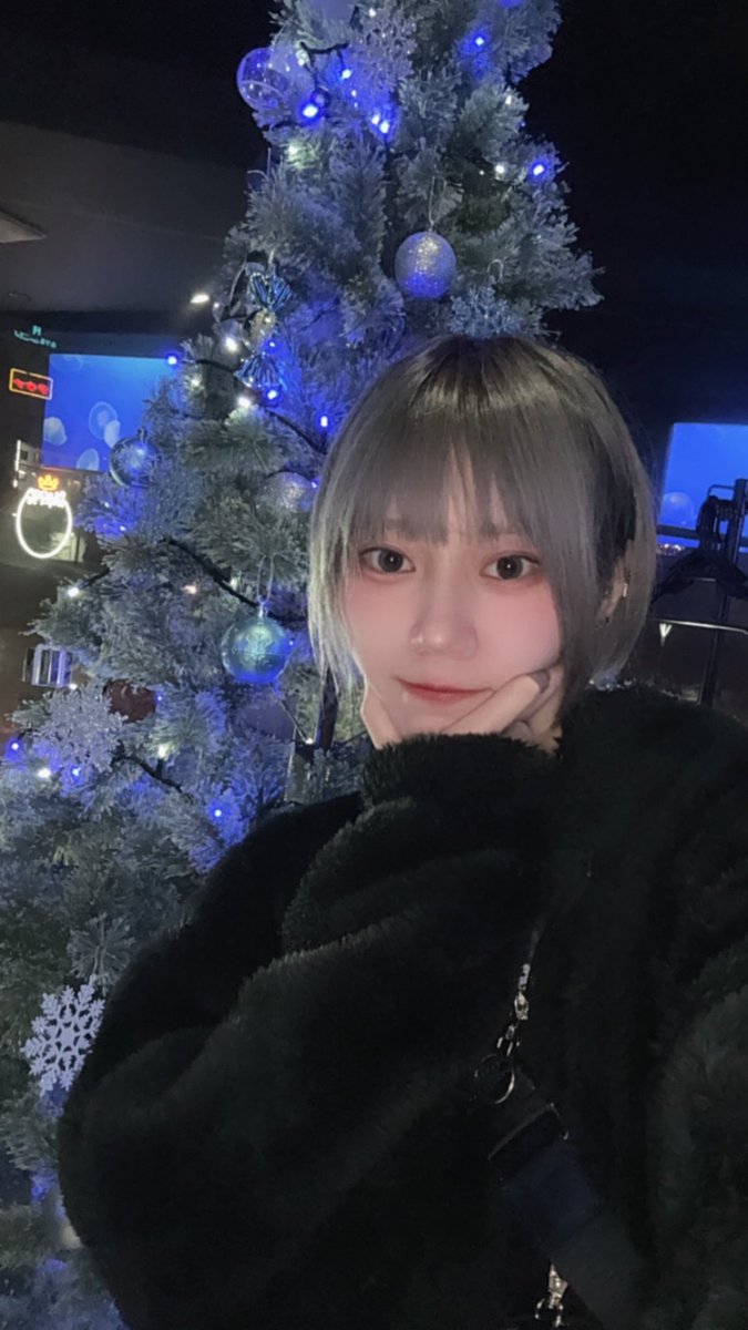 いきてますわよっ
店内にツリー出現しました🎄

今週もおさけのみましょね🍻