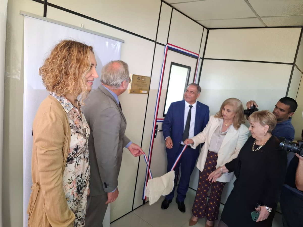 rnpy920am's tweet image. Móvil @patbgal 

🗣️Javier Dejesús Esquivel, ministro de @MDP_py 
🔹El Ministerio de la Defensa Pública (MDP),   inaugura el nuevo Call Center de la Línea 133