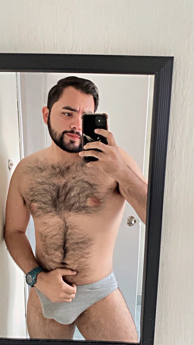 menundiespotter's tweet photo. 👀 Trusa + #Bulto + Actitud = Crimin🅰️l. No hay nada más sexy que un macho que sabe cómo seducirnos usando #trusa. ¡Somos adictos a @Ale32001! 🤤🩲🥵
Comenta tu foto HOY y RT si eres trusero también.
#TrusaVibes #MachoAlpha #BriefAddict #UnderwearChallenge https://t.co/2OQhS8fg66