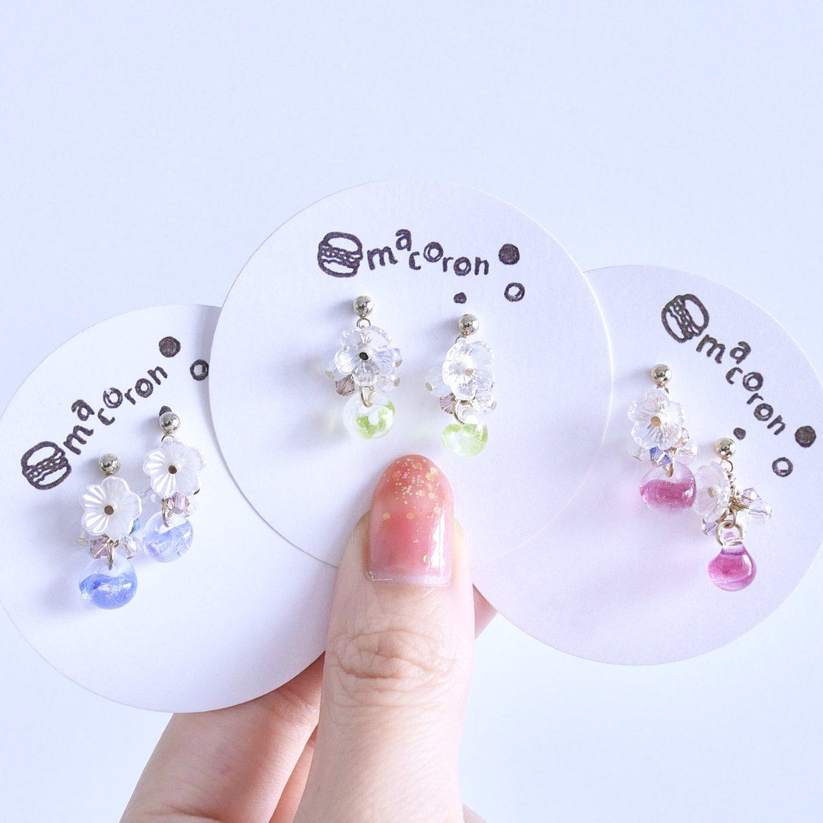 ころんと小振りで
ちゅるんと美味しそうなキャンディを
イメージして作った『ちゅるり』🍬✨
耳元を可愛く彩ってくれます🌸

 #minneのブラックフライデー
minne.com/items/43258489