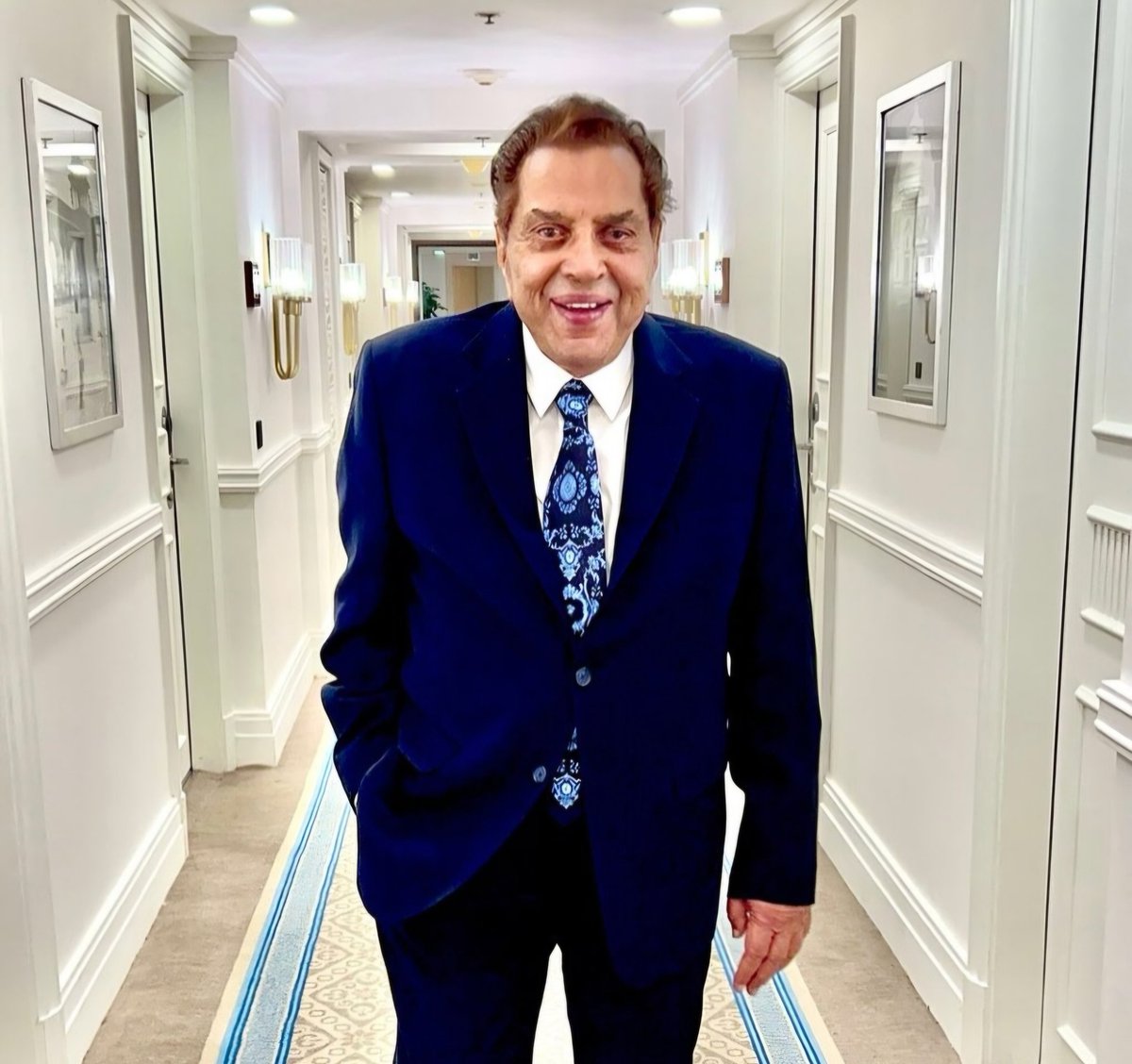 saurav_awasthii's tweet image. End of an era… Legendary actor #Dharmendra ji is no more... A true gem – humble, warm, and full of grace.
Om Shanti. 🙏🙏🙏
#DharmendraDeol