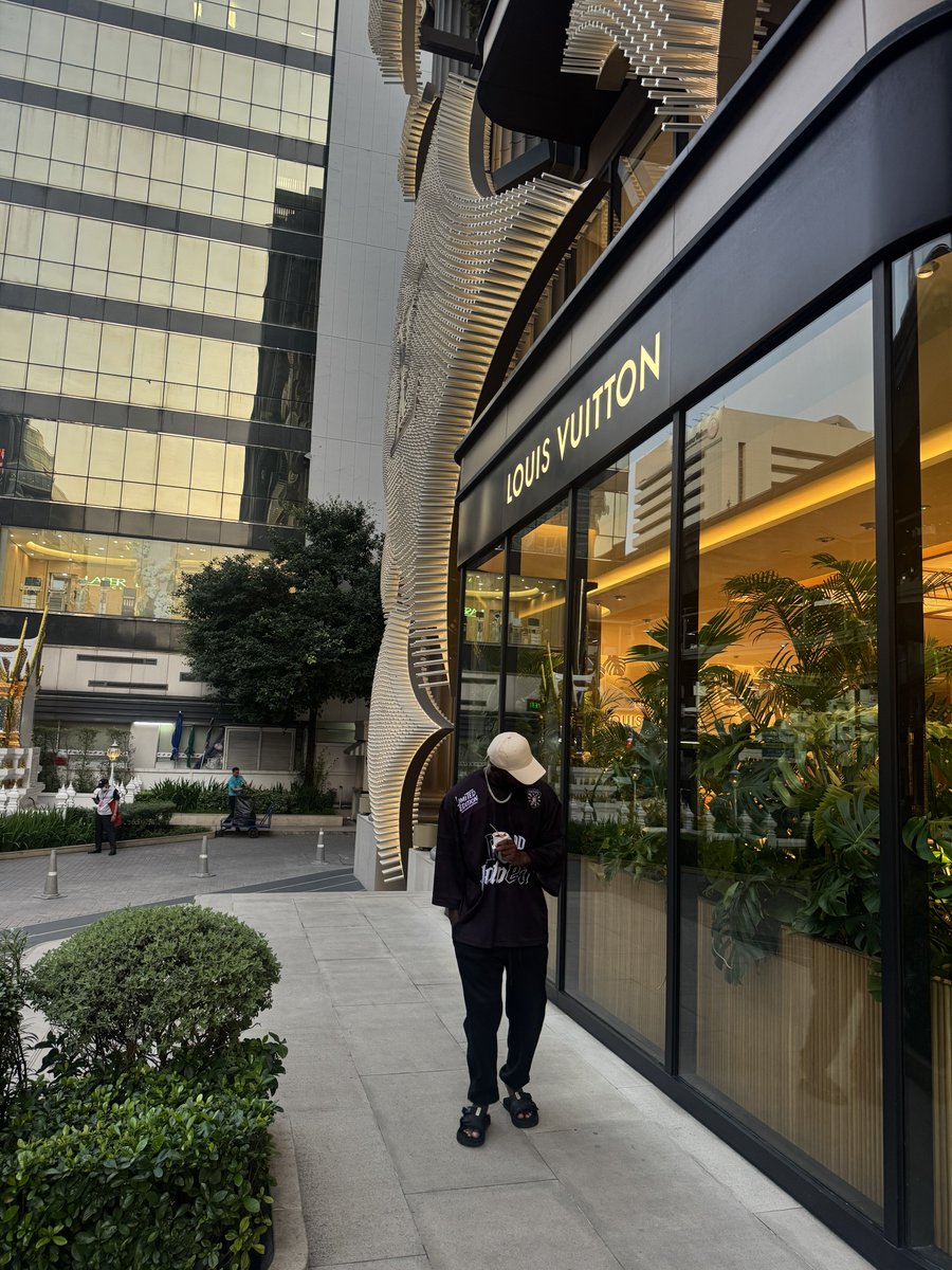 MR MATAYI 👔 tweet media