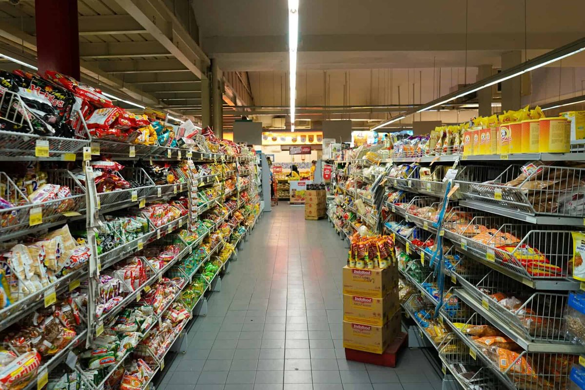 Conheces a prateleira do supermercado onde os produtos vão morrer? dlvr.it/TPRHyK