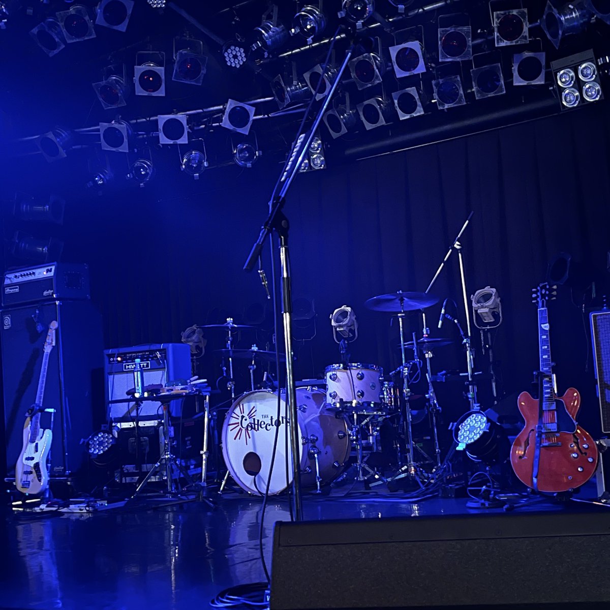 yukorin2's tweet image. 横浜ベイホールでコレクターズでした！
倉庫に吸い込まれずに無事に辿り着けてよかった☺️
2日前にお誕生日だったリーダー、おめでとうございます🥳🎂あんな65歳いないよ✨
(年長組の楽屋トークは笑った😂〇〇〇は悪い奴！)
ちょっと声辛そうだなって思ったけど、セトリも良く楽しいライヴでした😊