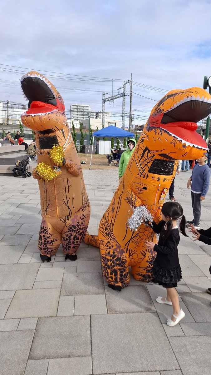 lepran2008's tweet image. 11月25日(火)は営業日です。
焼きたてパンの他に人気の焼菓子も取り揃えご来店をお待ちしています。
お車でお越しの際は、店舗すぐ横にあります駐車場をご利用下さい
お支払いは現金の他、PayPayや楽天Pay、auPay などもご利用出来ます。
週末の #にじいろ大和
にはご来店ありがとうございました。