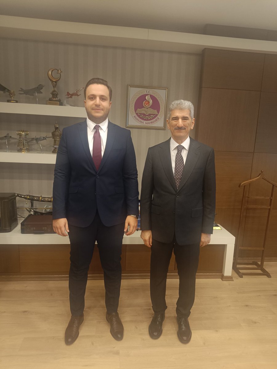 Anayasa Mahkemesi Üyesi
Kıymetli Devlet Adamı,
Sayın Muhterem Ince’yi ziyaret ettik.
Kabullerinden dolayı kendilerine çok teşekkür ediyorum..
<a href="/muhteremince/">Muhterem İnce</a>