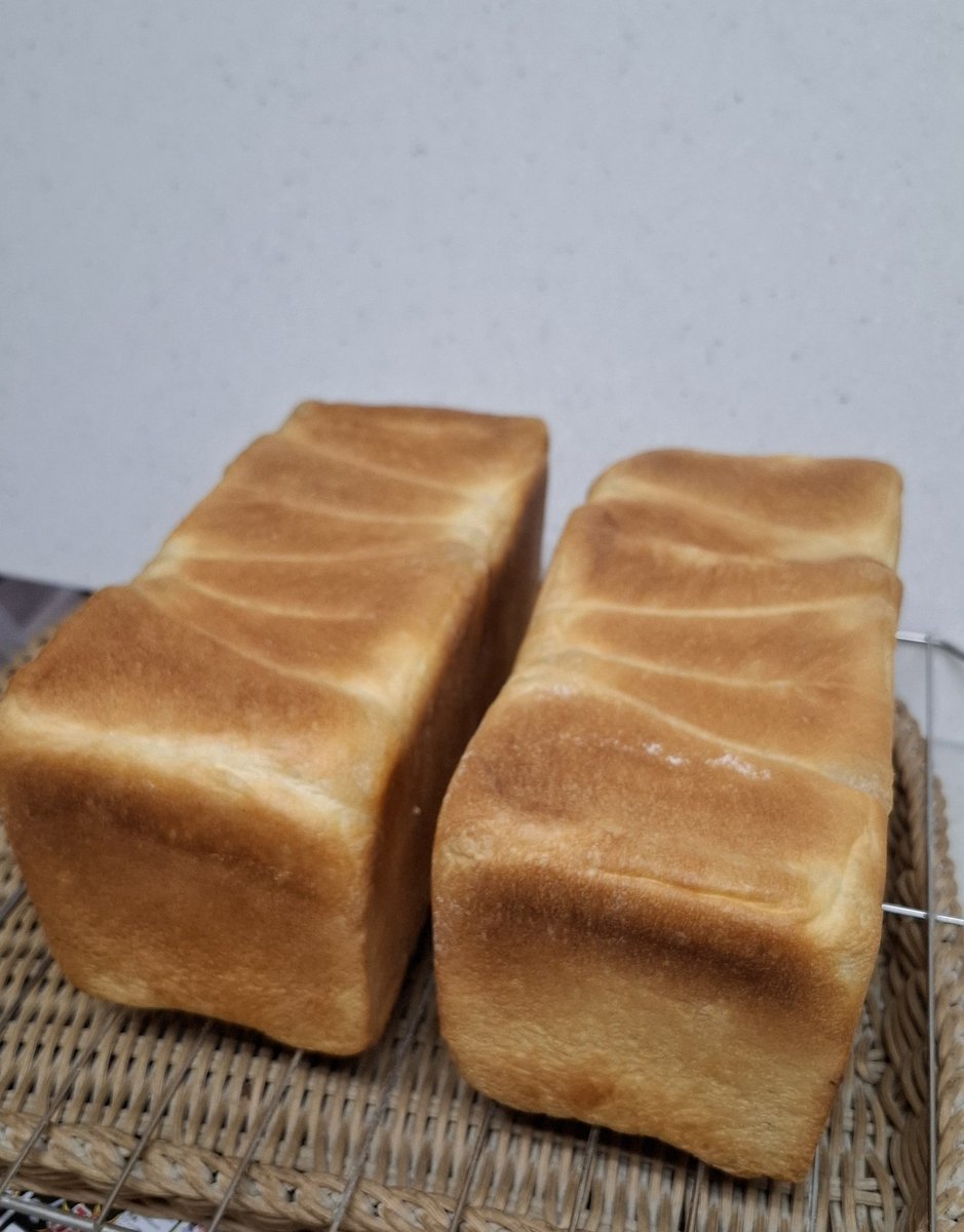 lepran2008's tweet image. 11月25日(火)は営業日です。
焼きたてパンの他に人気の焼菓子も取り揃えご来店をお待ちしています。
お車でお越しの際は、店舗すぐ横にあります駐車場をご利用下さい
お支払いは現金の他、PayPayや楽天Pay、auPay などもご利用出来ます。
週末の #にじいろ大和
にはご来店ありがとうございました。