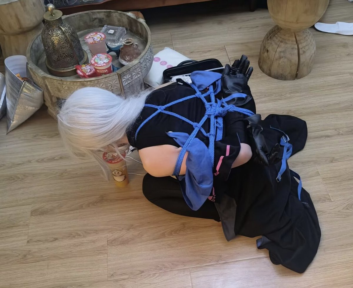 蒂蒂饮水图（bushi）

🪢&amp;📷：<a href="/shenggemoxiang1/">陌巷</a>

#捆绑 #bondage #束缚 #bdsmِ #cos捆绑 #斯卡蒂
