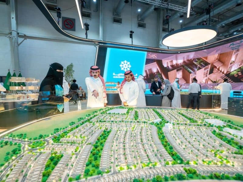 Archup7's tweet image. : The Beginning of the Urban Narrative

The urban project begins as a spatial journey that shifts from concept to experience. The site transforms into a setting that guides visitors to explore new layers of contemporary living.
archup.net/launching-the-…