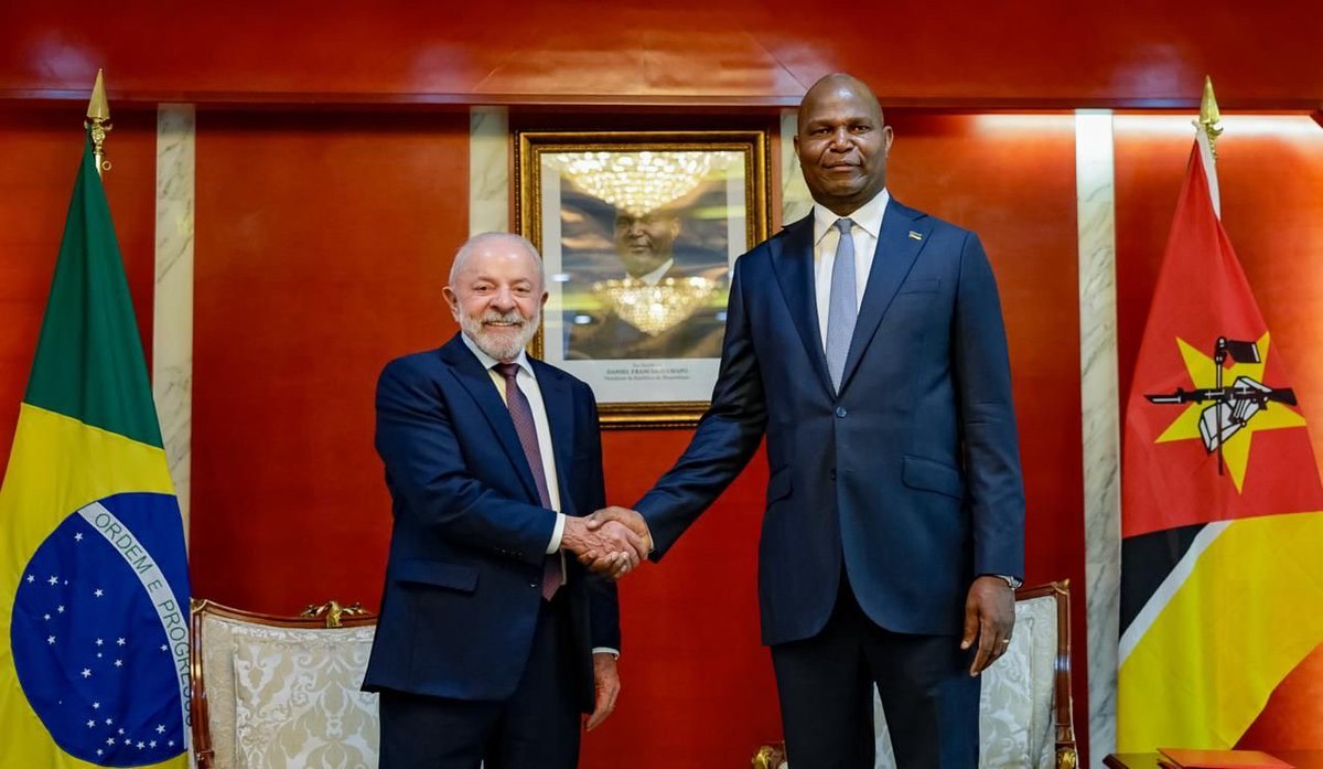 Foi com imensa satisfação que me reuni, hoje, com o Presidente da República de Moçambique, <a href="/daniel_chapo24/">Presidente Daniel Chapo</a>. É a quarta vez que venho a este belo país como Presidente da República. Mas esta visita é especial, pois ocorre no marco da celebração dos cinquenta anos da Independência