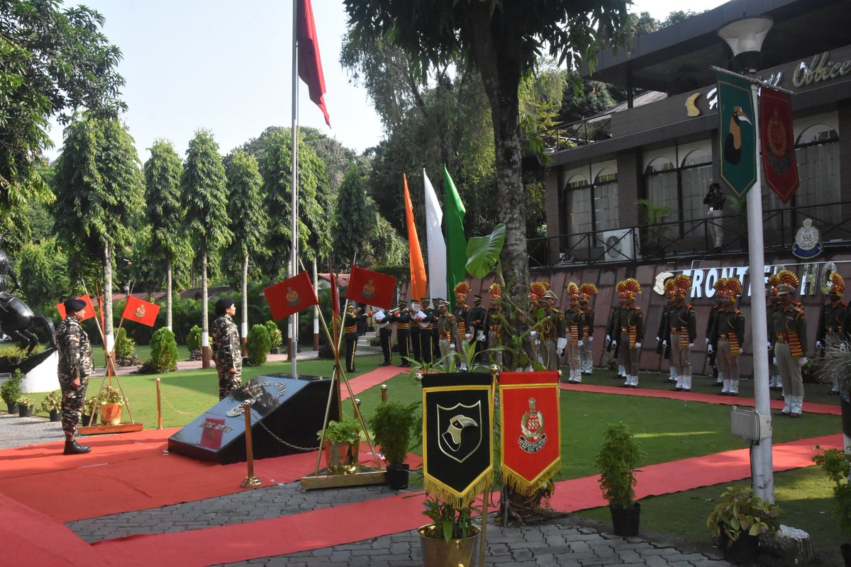 SSB_INDIA's tweet image. On 23.11.25, Dr. Anupama Nilekar Chandra, IPS, #SDGSSB, visited FTR HQ Tezpur, Assam.

During the visit, she interacted with officers and reviewed operational preparedness and security arrangements of units under FTR Tezpur.

#NationFirst
#BorderSecurity
#IndoBhutanBorder…