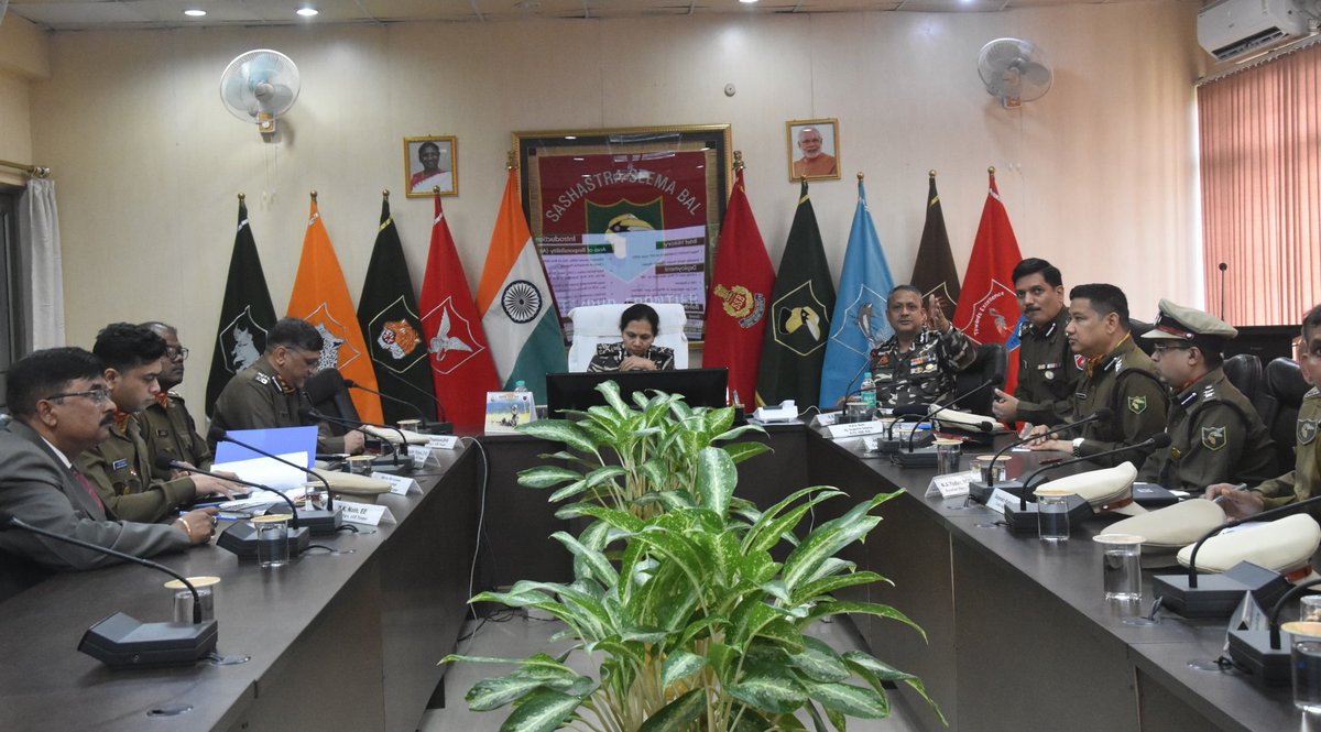SSB_INDIA's tweet image. On 23.11.25, Dr. Anupama Nilekar Chandra, IPS, #SDGSSB, visited FTR HQ Tezpur, Assam.

During the visit, she interacted with officers and reviewed operational preparedness and security arrangements of units under FTR Tezpur.

#NationFirst
#BorderSecurity
#IndoBhutanBorder…
