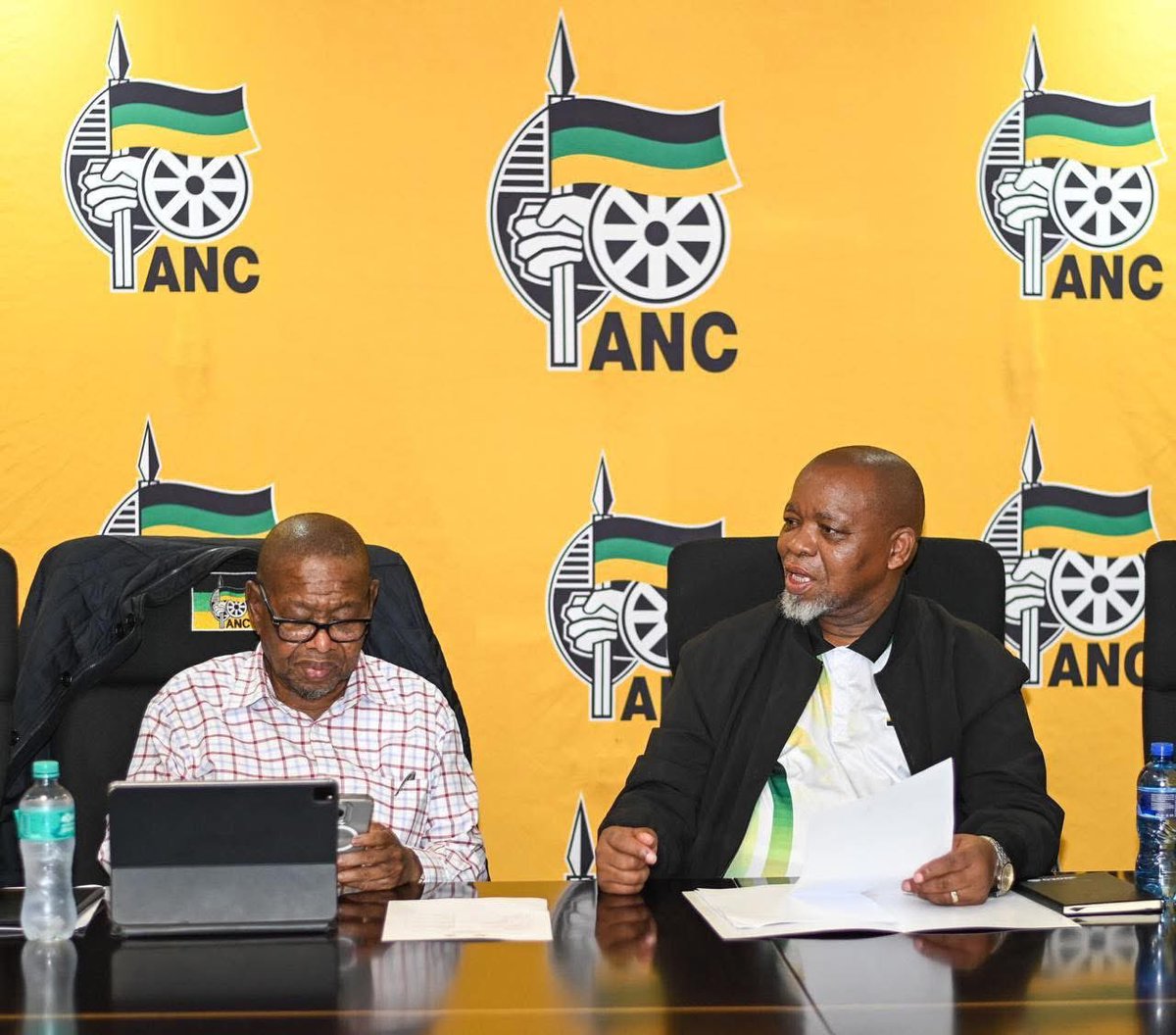 PMashatile's tweet image. The African National Congress and the South African Communist Party  are currently in a bilateral engagement at Chief Albert Luthuli House. 

This forms part of ongoing efforts to consolidate unity of purpose in advancing the National Democratic Revolution.

#ANC
#SACP
#Renewal