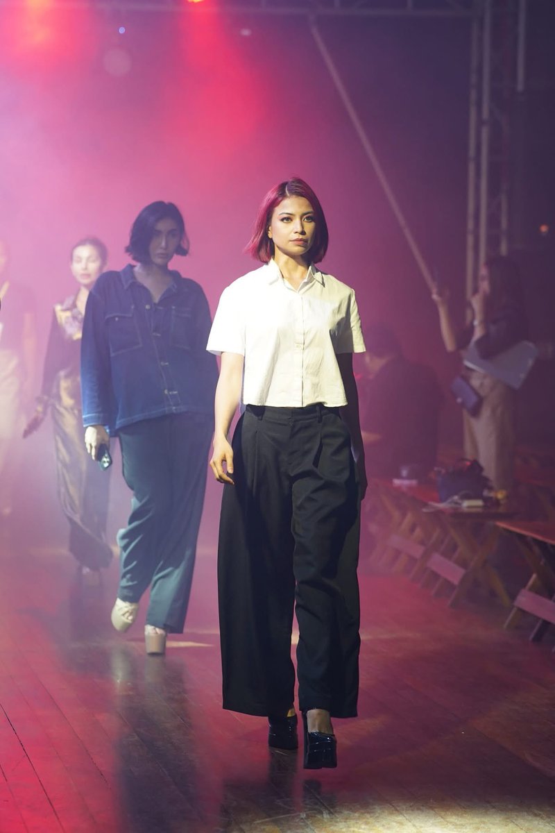 lilyscarrs's tweet image. singer? actress? yesterday, a model @glaizaredux 

📷: Kaye Col