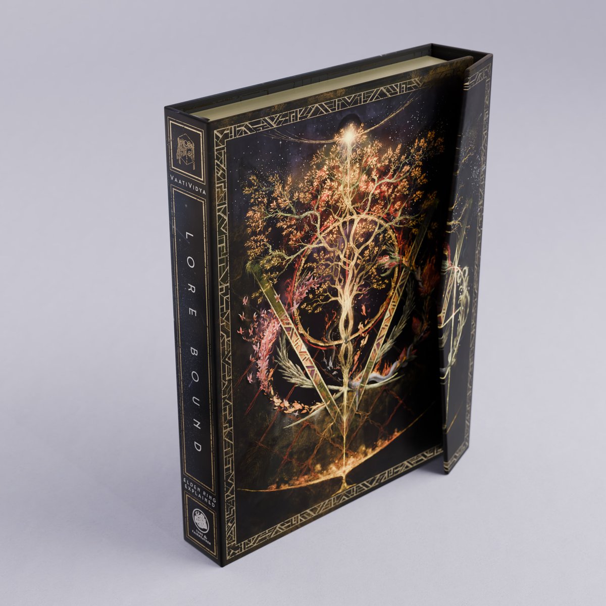 Lore Bound deluxe edition is enveloped in a Persian wrap-around binding. It snaps perfectly into place with a magnetic clasp. 

#eldenring #fromsoftware 

tuneandfairweather.com/collections/th…