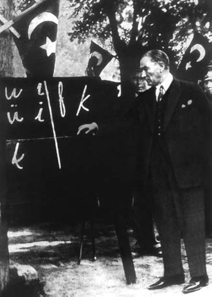 Başta Başöğretmen Gazi Mustafa Kemal Atatürk olmak üzere tüm öğretmenlerimizin 24 Kasım Öğretmenler Günü kutlu olsun.🇹🇷