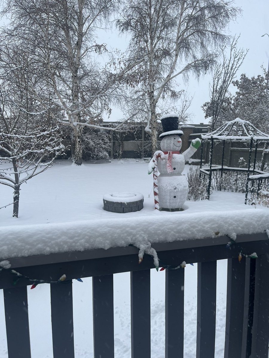 First good snowfall of the season. Snow clearing season is here. 

#yyc #yycind #Crefam #CreCanada #CRE