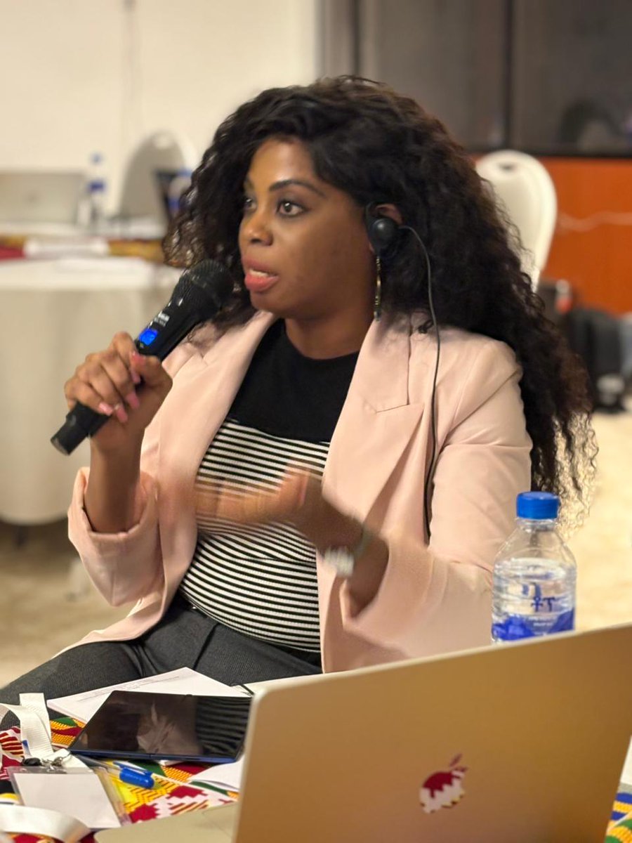 FemnetProg's tweet image. African Feminisms centre care, community wellbeing, and collective liberation  a sharp contrast to racial capitalism, extractivism, and patriarchal growth models.
Feminist Economics vs. Mainstream Economics:
While mainstream macroeconomics glorifies money, machines, and men,…