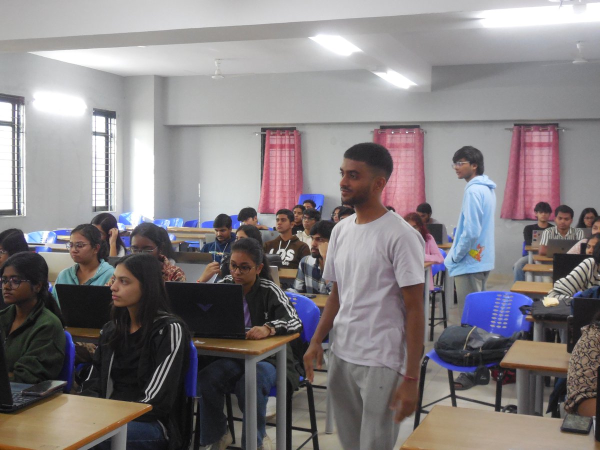 AyushGhonge19's tweet image. Offline sessions just hit different. Version control with CHAIDOCS.

glad the team enjoyed it. thanks for the push @Hiteshdotcom @ChaiCodeHQ.

#ChaiCode #VITBhopal