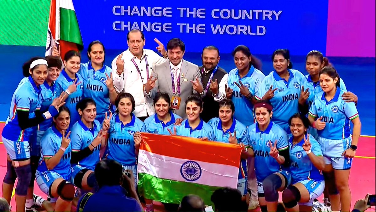 singhrohit_10's tweet image. 𝐂𝐇𝐀𝐌𝐏𝐈𝐎𝐍𝐒 🇮🇳🏆

Team India defeated Chinese Taipei in the Women’s Kabaddi WC25 final to lift the trophy! 💥

This is not just a victory —
It’s the roar of women’s power, discipline and dominance on the world stage. 🙌

#Kabaddi #WomensKabaddi
#womenskabaddiworldcup2025