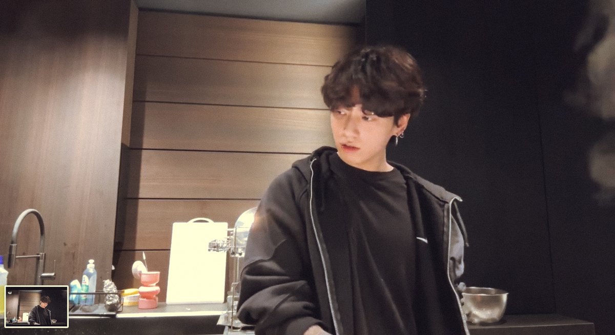 Purplewithtae_'s tweet image. so boyfriend coded