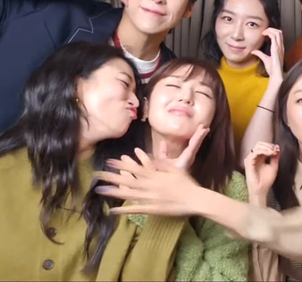 L_L_12uu's tweet image. 흠.. 이분들...