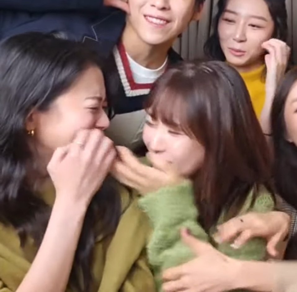 L_L_12uu's tweet image. 흠.. 이분들...