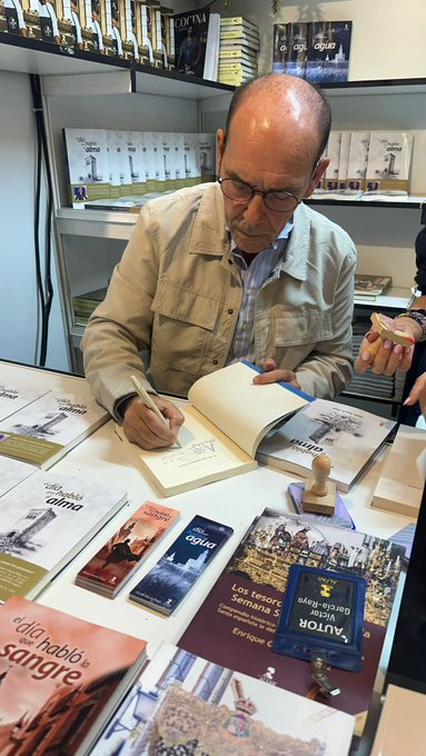▶️EL DIA QUE HABLÓ.

                     El agua, la sangre, el alma.

La trilogía de <a href="/GRayoVictor/">Víctor García-Rayo</a> se convierte en uno de los regalos literarios de la Navidad en Sevilla.

                          ¡Consigue la tuya! 

En todas las librerías, la historia de Mancilla y Cortés.