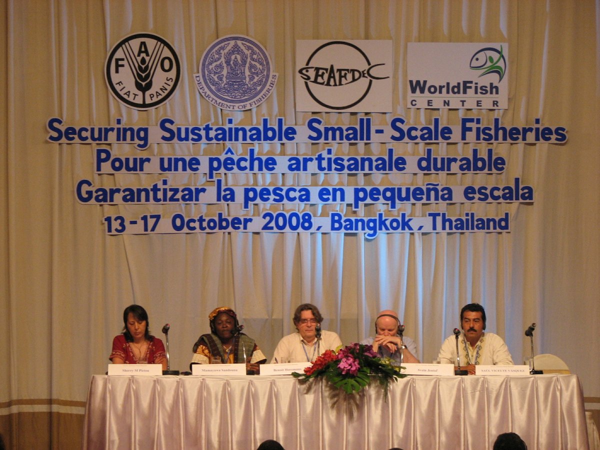 CCRN_news's tweet photo. The operation of a fishery system is shaped by selecting institutions within and outside it.

Effective fishery management requires institutions that are properly organised and perceived as fair and just. See Chapter 6 of 'Sustainable Fishery Systems':

https://t.co/CecSeJwfuB https://t.co/kGGdHF3bGk