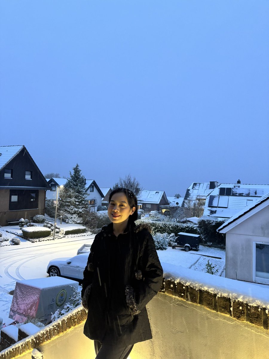 claesthete's tweet photo. first snow in deutschland ❄️⛄️🇩🇪ü https://t.co/uPNrOAFMiK