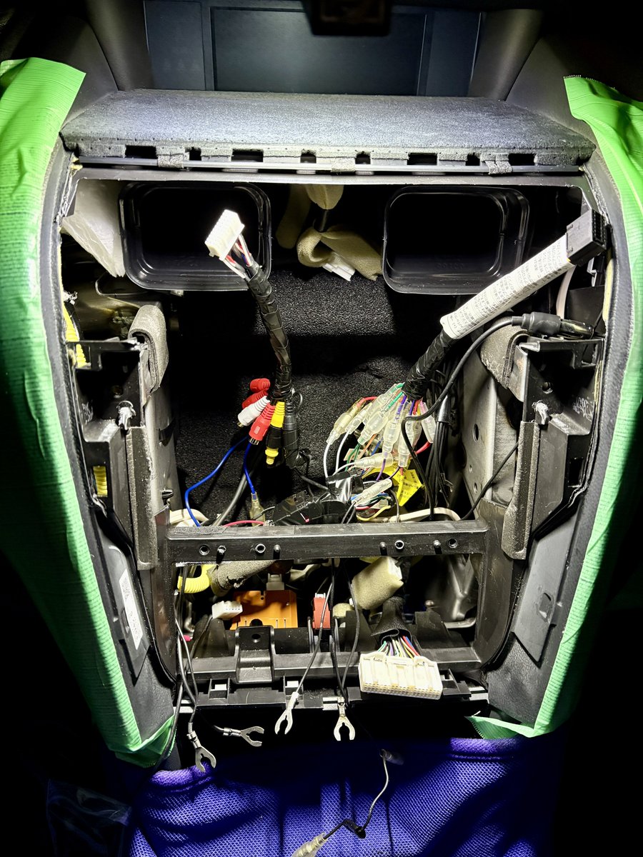 ta28_vab's tweet image. Androidナビが昨日の夜に着弾♪
今日は用事があって付けられそうになかったので昨晩突貫で純正ナビを換装🔧🪛
いやー良い時代になりましたね、1万8千円切ってこの環境が出来るんですから🤗
老眼には画面のデカさが正義です🤣

#Androidナビ　#carplay