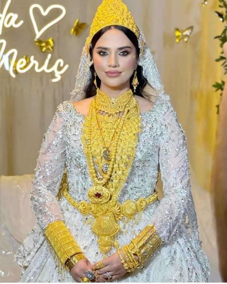 usludurkizim's tweet image. Azad ile evlenirsen.        Berk ile evlenirsen