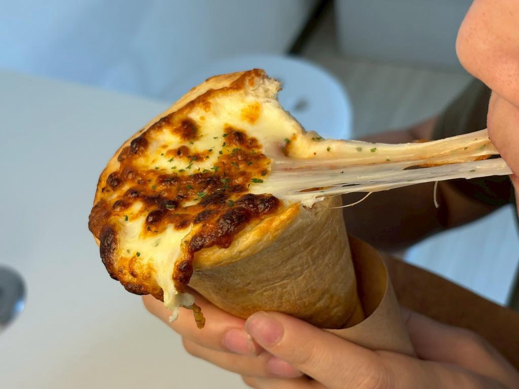 MyFunabashi's tweet image. 船橋市在住のプレママがキッチンカー「Ciao Bella Rosso」開業   片手で食べられるピザコーンで挑戦 myfuna.net/archives/townn… #ピザ　#まいふな　#船橋市　#キッチンカー