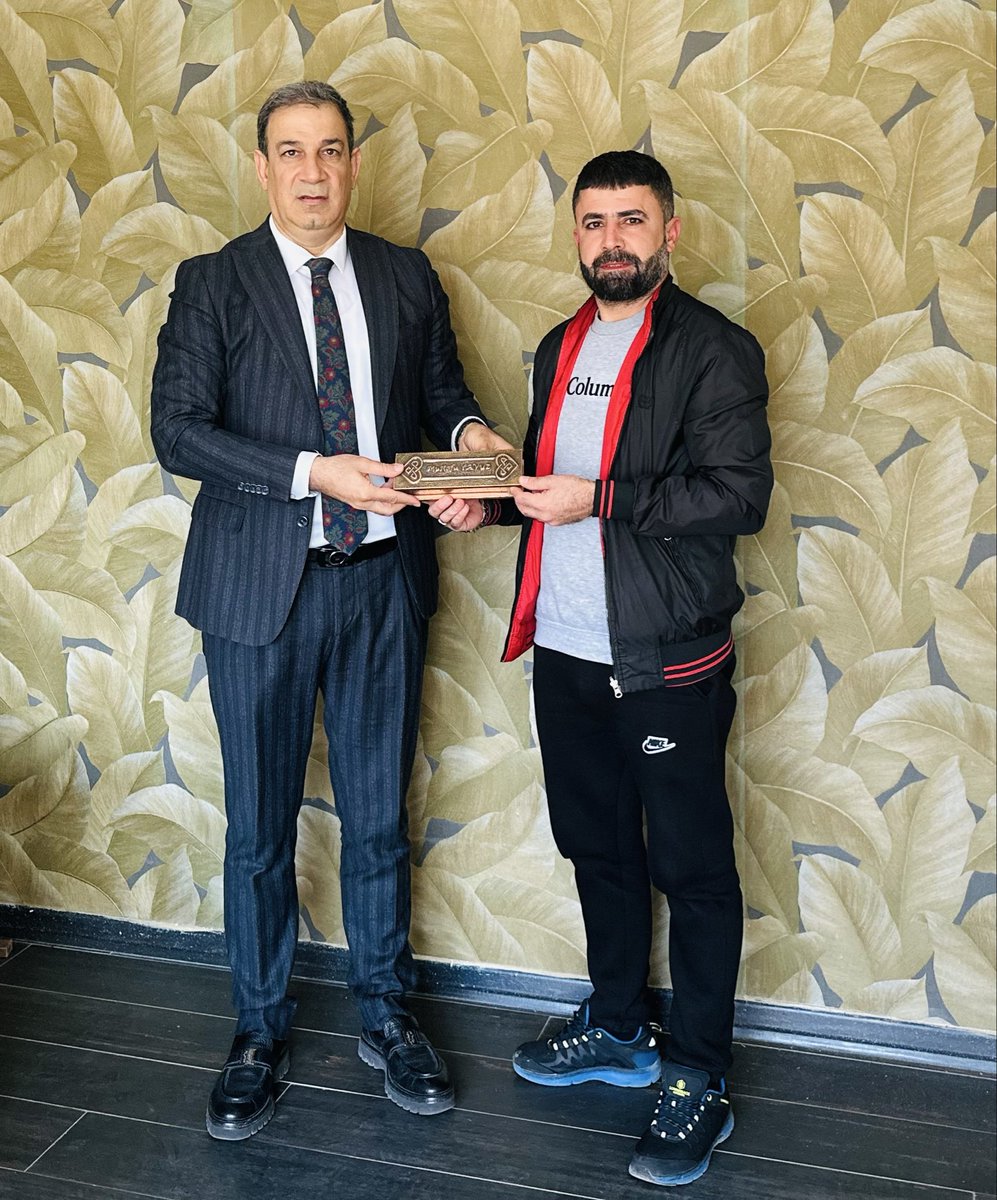 Şanlı Şehrimizin Şanlı Takımı Şanlıurfaspor’umuzun Şanlı Gençlik Taraftarlar Derneği Başkanı İsmail Arslan bizleri ziyarette etti
Nazik ziyaretleri ve kıymetli hediyeleri için kardeşime teşekkür eder, şahsında Şanlı Gençliğe ve tüm taraftarlarımıza selam ve sevgilerimi sunuyorum