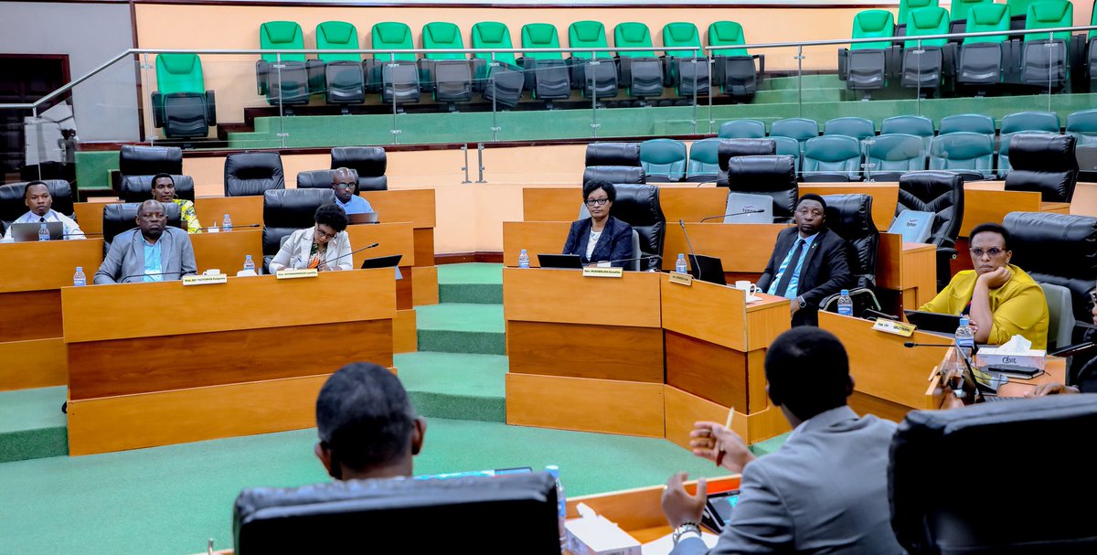 RwandaParliamnt's tweet photo. Uyu munsi, Abasenateri bagize Komisiyo y’Iterambere ry’Ubukungu n’Imari batangiye kuganira n’inzego mu gikorwa cya Komisyo kigamije kugenzura ibikorwa bya Guverinoma mu kwegereza abaturage amazi meza. https://t.co/MyfMkpyTkQ