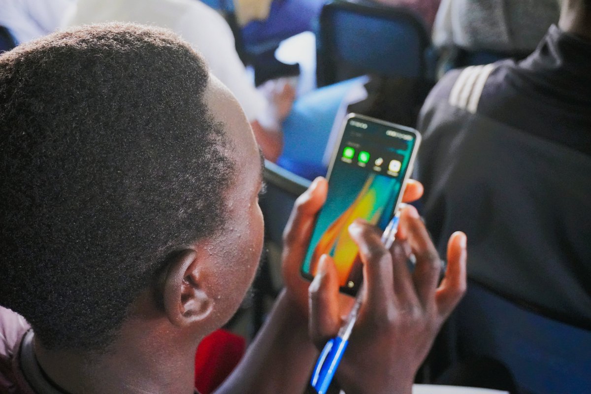 GoldServe_'s tweet image. Trainees were introduced to the basic navigation features on smartphones, ensuring that all they shared a common understanding of phone navigation. They were then transitioned into a discussion on essential mobile applications relevant to the training, such as X and TikTok.…