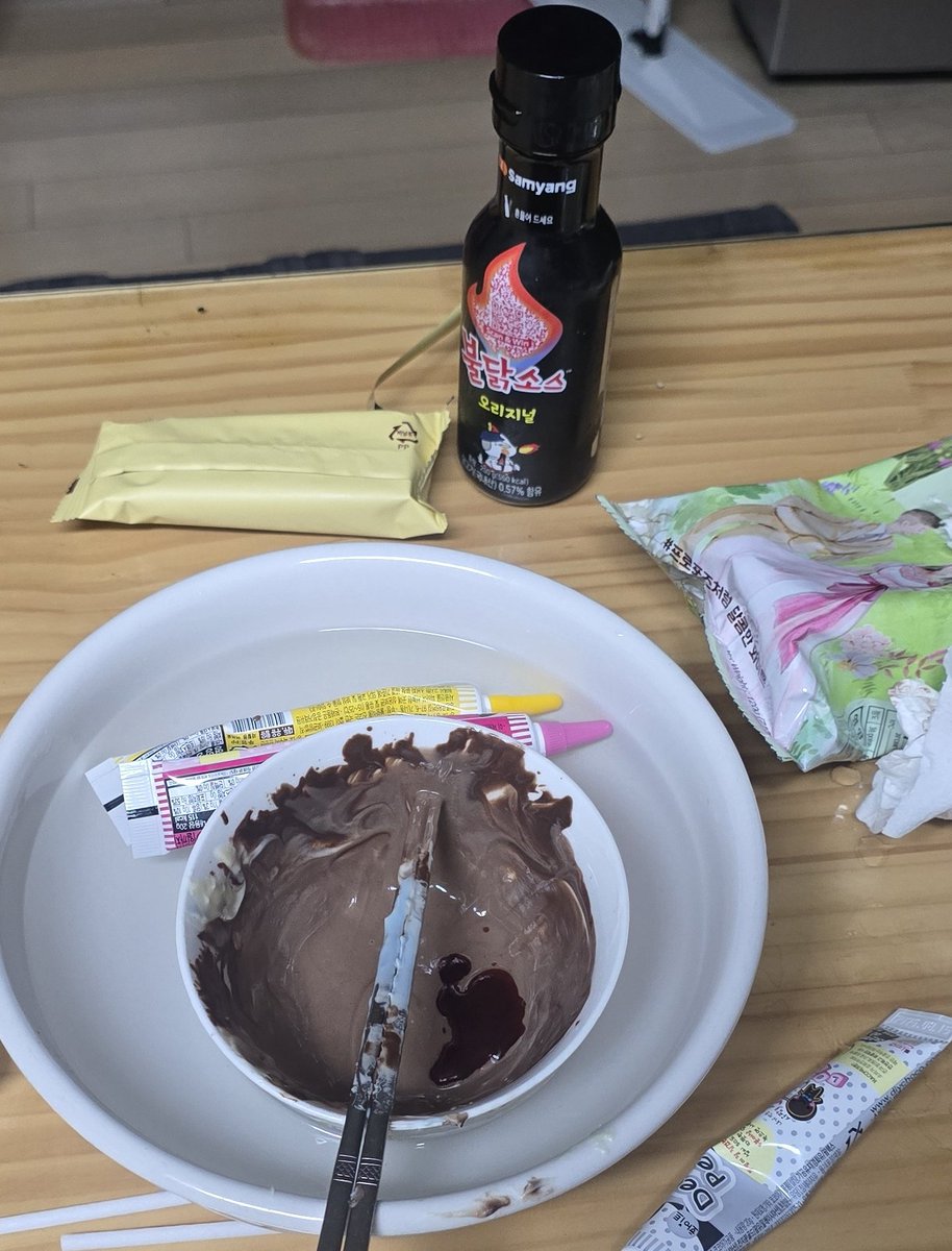 hanaleaco's tweet image. 내 불닭초코는 정상이었죠?그쵸?