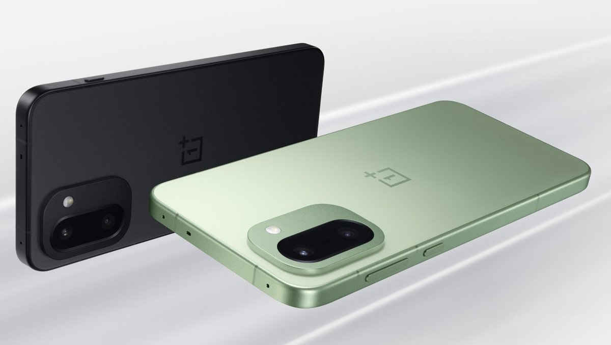 TrakinTech's tweet image. OnePlus 15R confirmed to launch on December 17th in India.

⚫️Charcoal Black
🟢 Mint Breeze

Which colour will you pick?