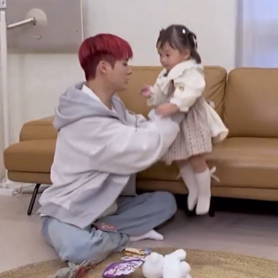 jjistruelove's tweet image. 공중에 떠 있는 봄이 줠ㄹ라 귀여움 진심 하