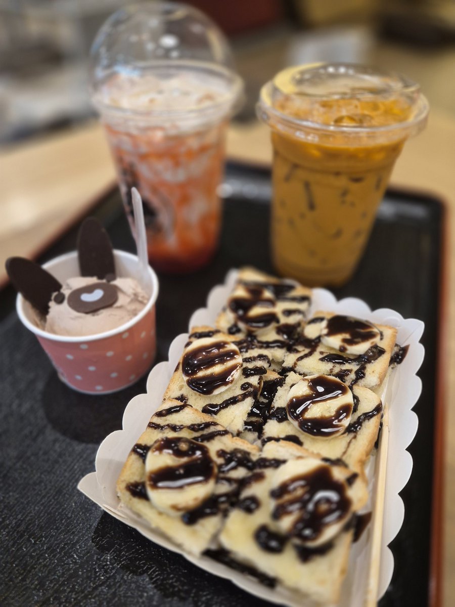 xanaelTH's tweet photo. วันนี้ออกมาแตะหญ้า สนุกมากครับ ได้อีสแต่ของอร่อยฉ่ามๆ ขอบคุณคุณพนักงานคาเฟ่ที่รับบทไกด์นำเท่วในวันนี้ด้วยนะครับ @Near_36P ✨️ ยาอมต้องเข้า คอแตกกันหมกแล้ว 555555

#วันนี้ซานาเอลทานอะไร https://t.co/CkoHEyYEfn