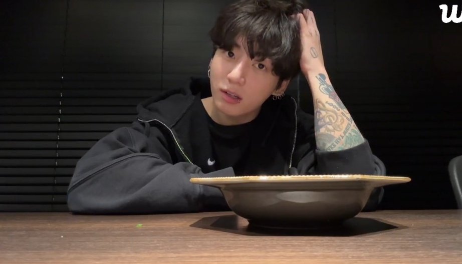 چرا این تکنولوژی اینقدر عقب موندست؟ چرا نمیتونم از پشت گوشی یه ماچ ابدار بکنمششششش