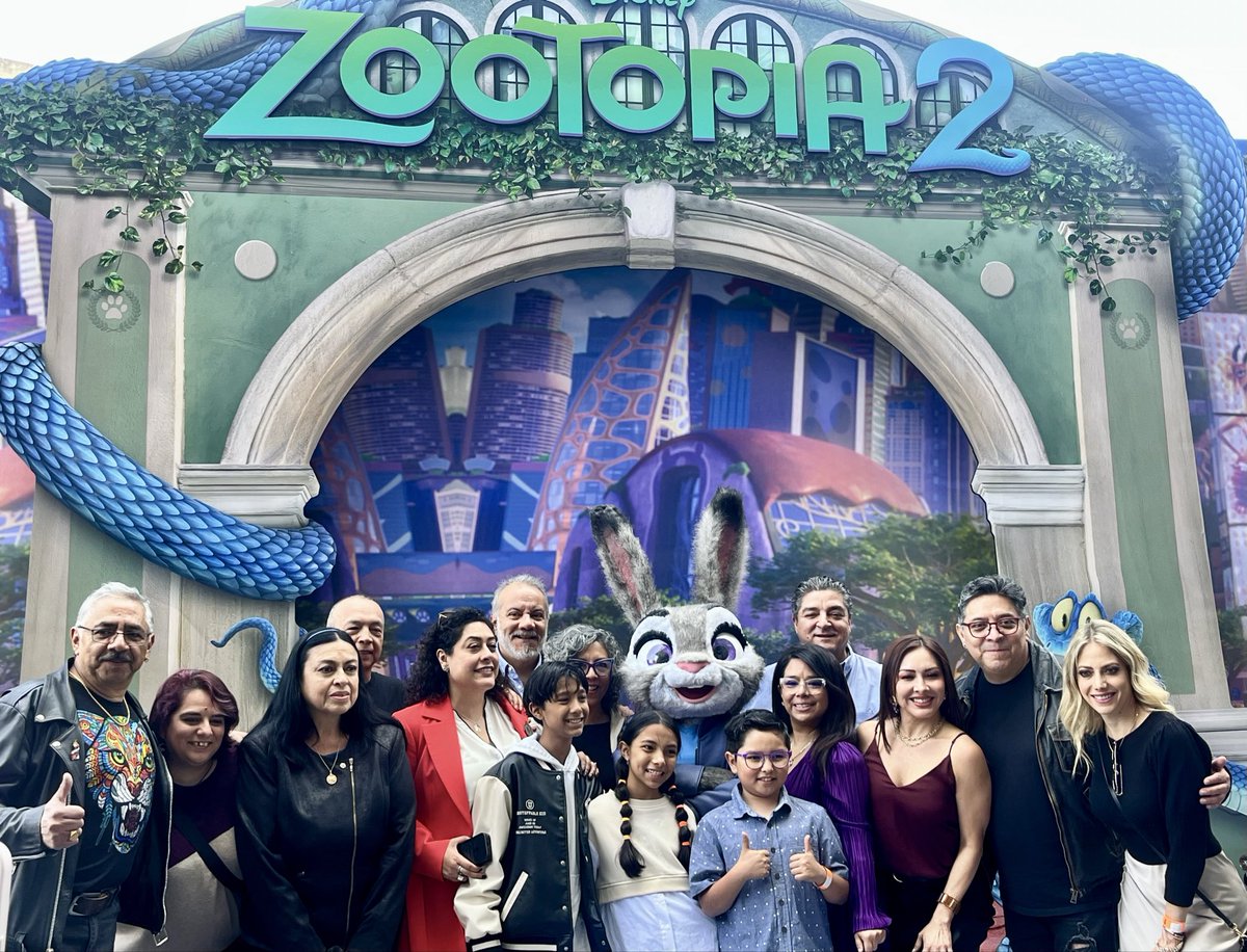 Locutorerrante's tweet photo. Ayer en la premiere de #Zootopia2 no se la pueden perder! https://t.co/jFxxMoI9Nl