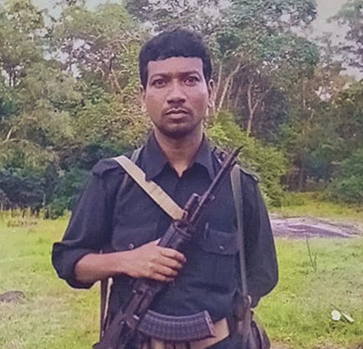 ZZoariah's tweet image. The most dangerous thing in India today isn’t pollution or politics - it’s how casually people whitewash Maoist terror.

At a Delhi pollution protest, people were glorifying Hidma as a “tribal hero.”

Reality check:

• In Jhiram Ghati (2013), Maoists under his command massacred…