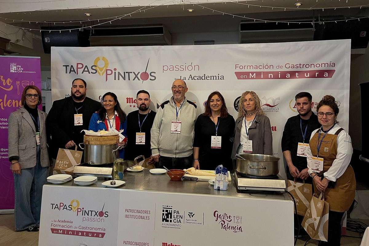 PalenciaAyto's tweet image. La alcaldesa @mndres inaugura la V edición #TapasPintxosPassion, jornada de #formación para #hosteleros de #Palencia, donde se fusionan la #técnicaculinaria, la #innovación y la #estrategia para seguir impulsando la #gastronomíalocal. @ADLPalencia
aytopalencia.es/noticia/la-hos…