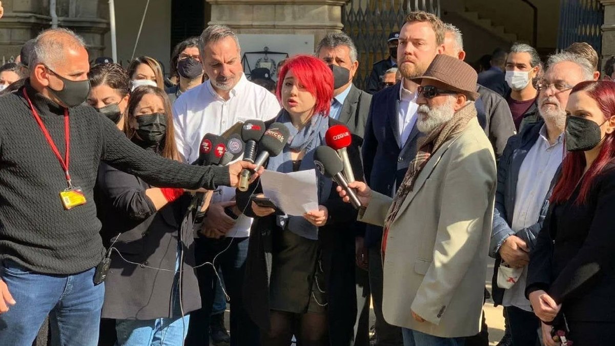 Kuzey Kıbrıs’ta gazeteci Pınar Barut'a ölüm tehditleri: Çeteler cirit atıyor!
birgun.net/haber/kuzey-ki…