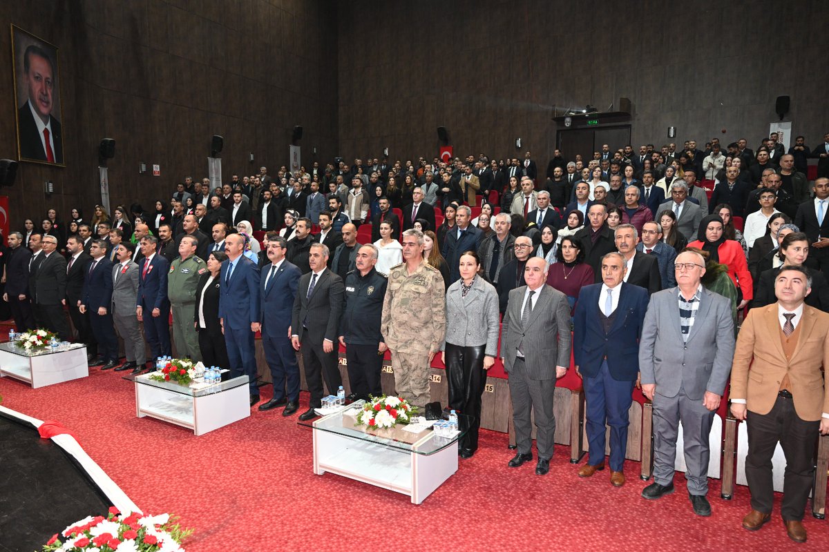 24 Kasım Öğretmenler Günü Batman’da Kutlandı

Batman’da “24 Kasım Öğretmenler Günü”, Vali Ekrem Canalp ve eşi Dr. Ayten Canalp’in katılımıyla düzenlenen törenle coşkuyla kutlandı.

Ahmet Güneştekin Konferans Salonu’nda gerçekleştirilen programa; Batman Milletvekili Ferhat