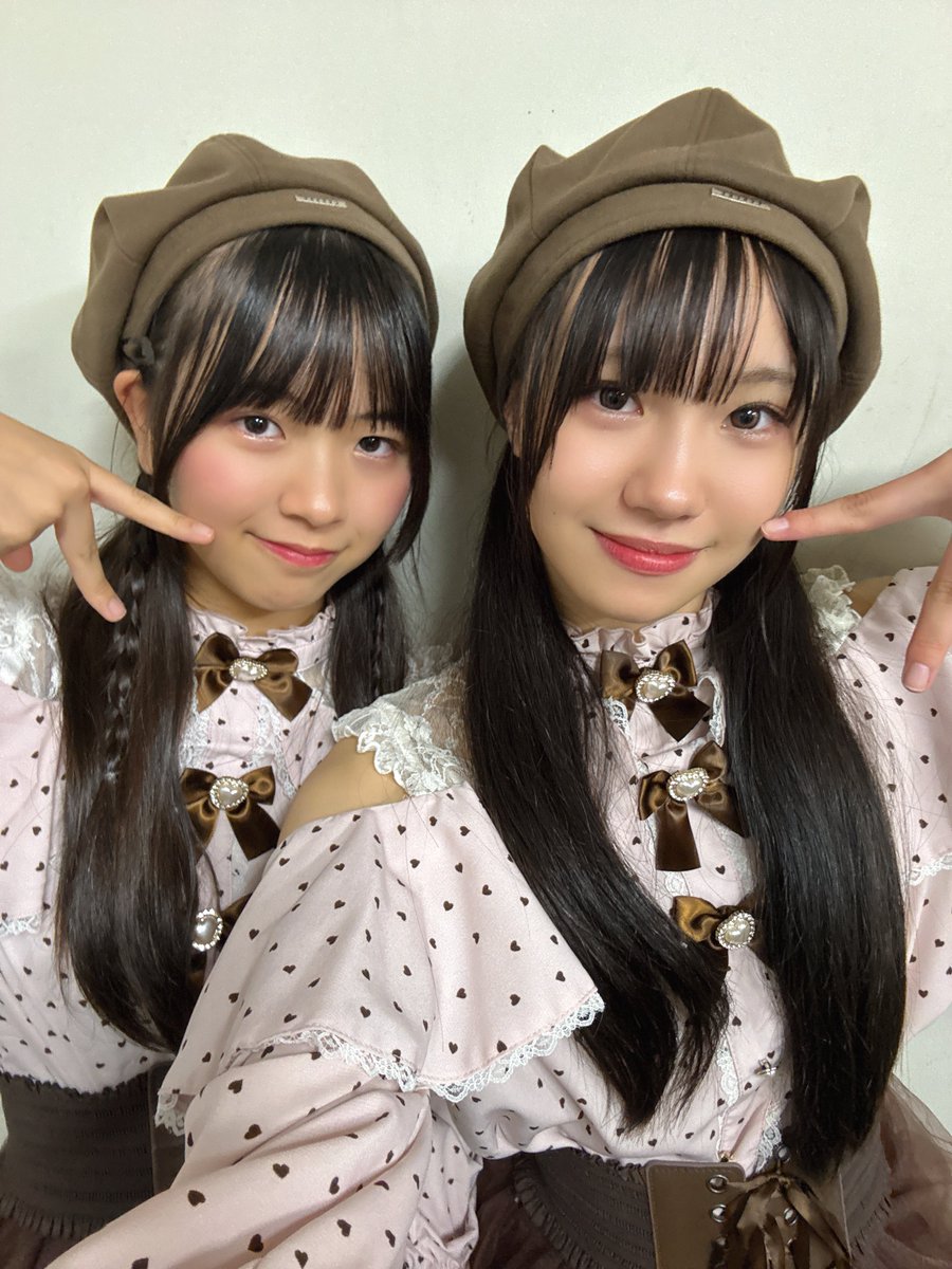 こんばんは！！
今日はオフ会からのライブで1日充実しまくりでした😽💗
ほんとに来てくれた皆さんありがとうございました.ᐟ.ᐟ
ボーリングは初めてでもストライクを取れて凄く楽しかったです😆🎳

そしてライブではモカ初期衣装を着たよ♡
やっぱりこの衣装大好きჱ̒^_  ̫ _^