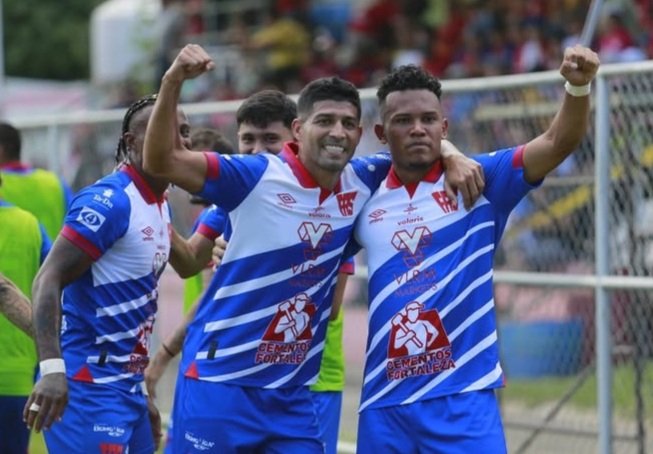 GFasistas's tweet image. 𝘽𝙪𝙚𝙣𝙤𝙨 𝘿𝙞́𝙖𝙨 𝙁𝘼𝙎𝙞𝙨𝙩𝙖𝙨 🐅🤩😀

A empezar la semana con mucha actitud, confianza y disciplina sobre todo la fe en Dios, nos falta aún 90 minutos así no hay menospreciar el rival. 

Vamos FAS ❤💙🐅
#CDFAS #CuartosDeFinal #Futbol #GF