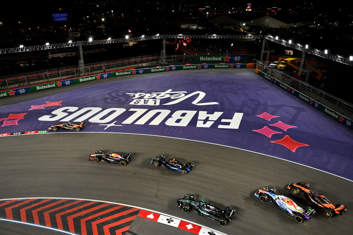 redbullracing's tweet image. Max-imising every opportunity 👊

#F1 || #LasVegasGP 🇺🇸